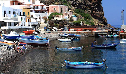 Vacanze Isole Eolie, Alicudi